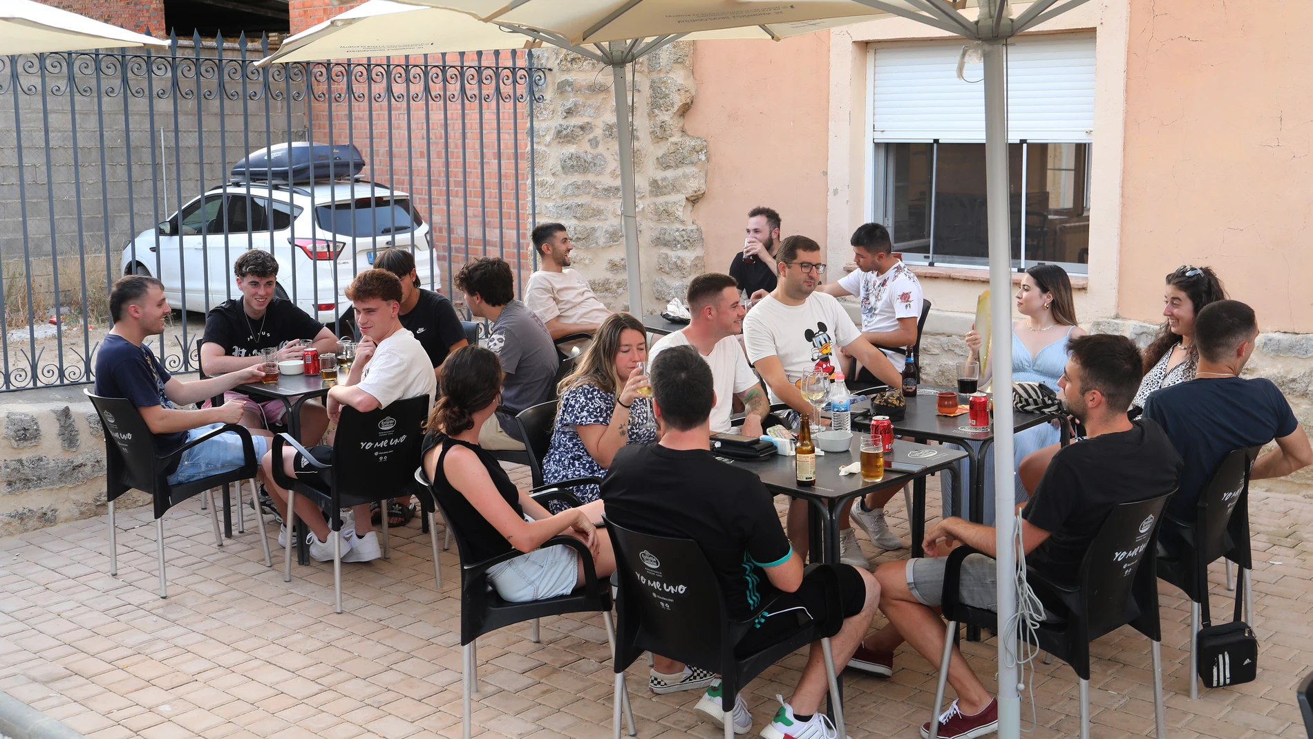 El buen tiempo permitirá que las terrazas se llenen en Castilla y León