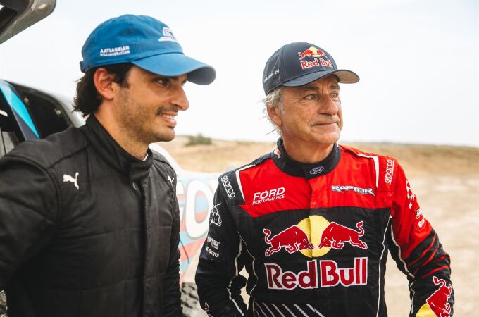 MADRID.-Carlos Sainz se sube al Ford Raptor T1+ de su padre: "Es acojonante"