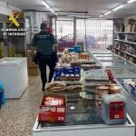 La Guardia Civil descubre una impactante irregularidad en un local de alimentación de Gran Canaria