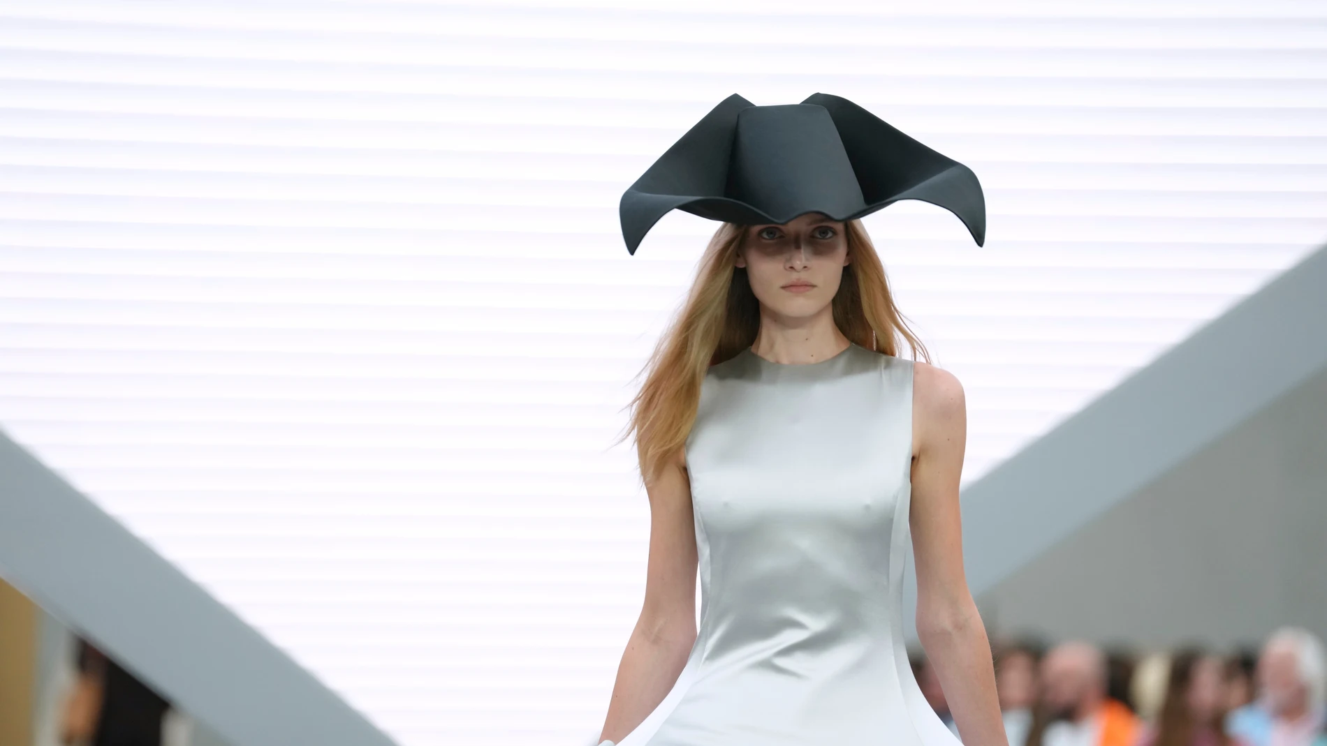 A model wears a creation as part of the Dior Spring/Summer 2026 collection presented in Paris, Wednesday, Oct. 1, 2025. (AP Photo/Aurelien Morissard)