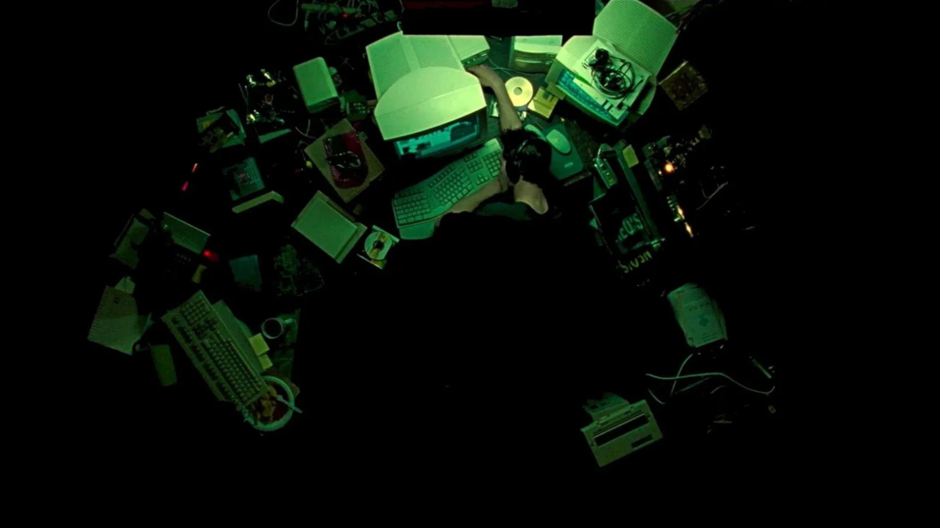 La icónica escena de la pastilla roja y la pastilla azul en 'Matrix' se convirtió en un símbolo cultural sobre la elección y la verdad