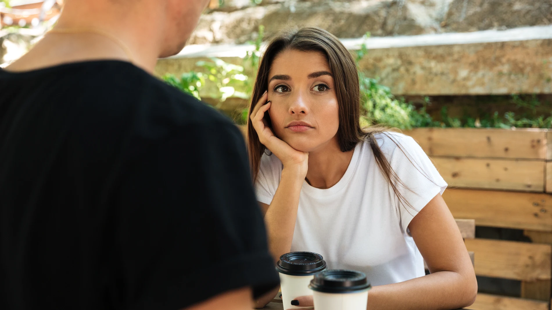 Por qué algunas personas hablan de ti a tus espaldas: esta es la razón