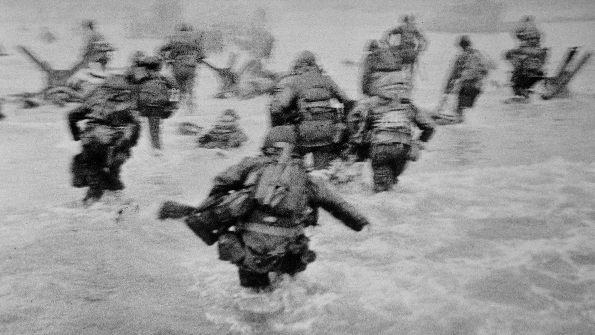 Foto de Robert Capa durante el desembarco de Normandía