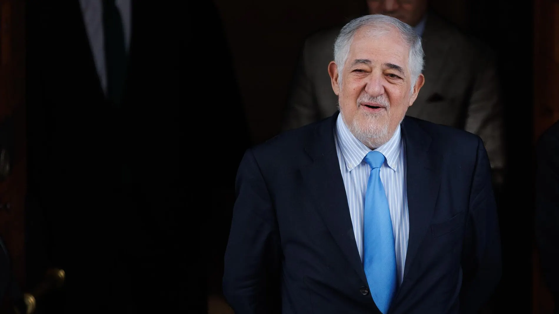Conde-Pumpido lamenta la "barra libre" para criticar al TC desde el ámbito político y recuerda las palabras de Pons