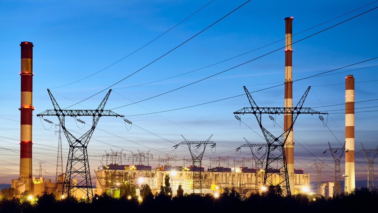 Un hombre viaja desde Valencia a Galicia para encontrar la central eléctrica que su abuelo compró por 2.000 pesetas