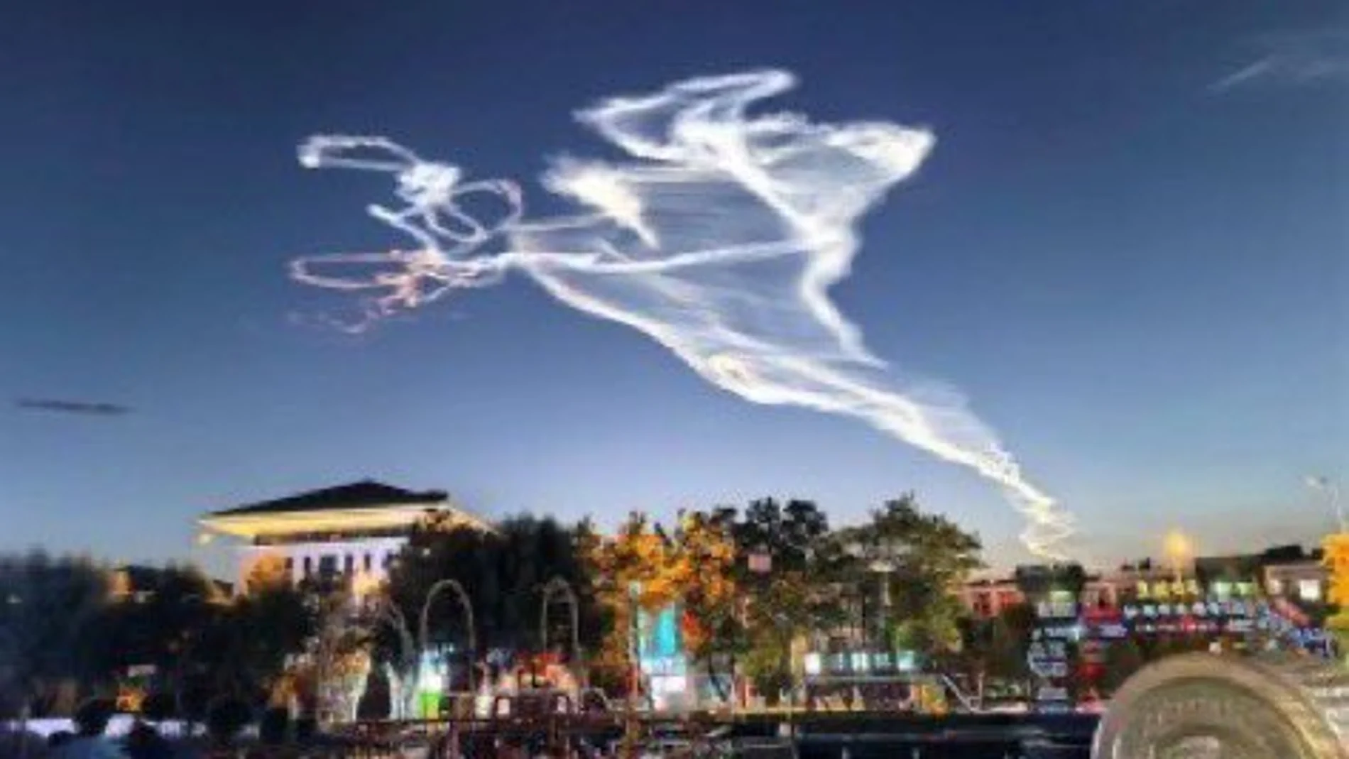 La misteriosa estela de luz sobre China oculta el arma que quiere cambiar la guerra para siempre