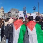 Miles de estudiantes se movilizan en Bilbao durante la huelga estudiantil para exigir el fin del "genocidio" de Israel Miles de estudiantes se movilizan en Bilbao durante la huelga estudiantil para exigir el fin del "genocidio" de Israel