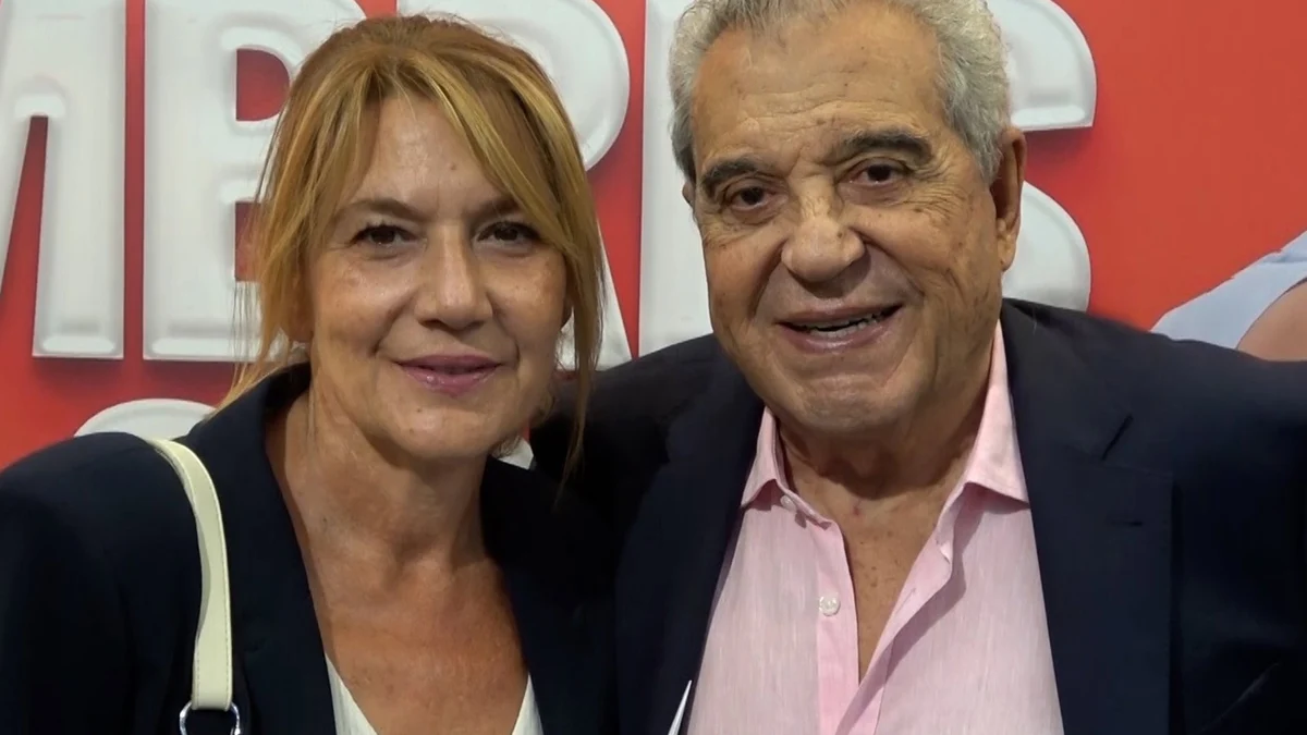 Andrés Pajares reaparece 'protegido' por su mujer, Juani, tras las polémicas declaraciones de su hijo Andrés Burguera