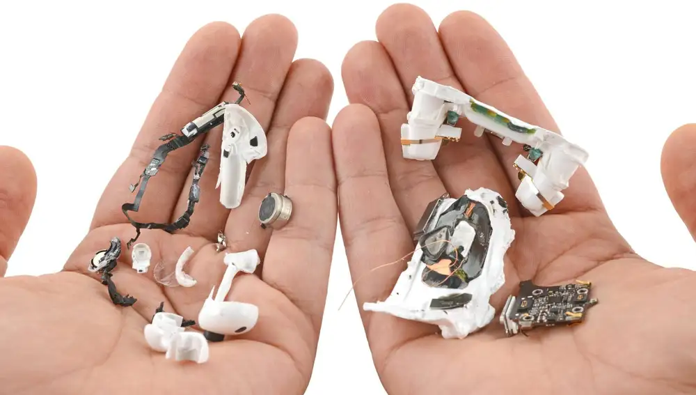iFixit demuestra que los AirPods Pro 3 son un problema de reparabilidad