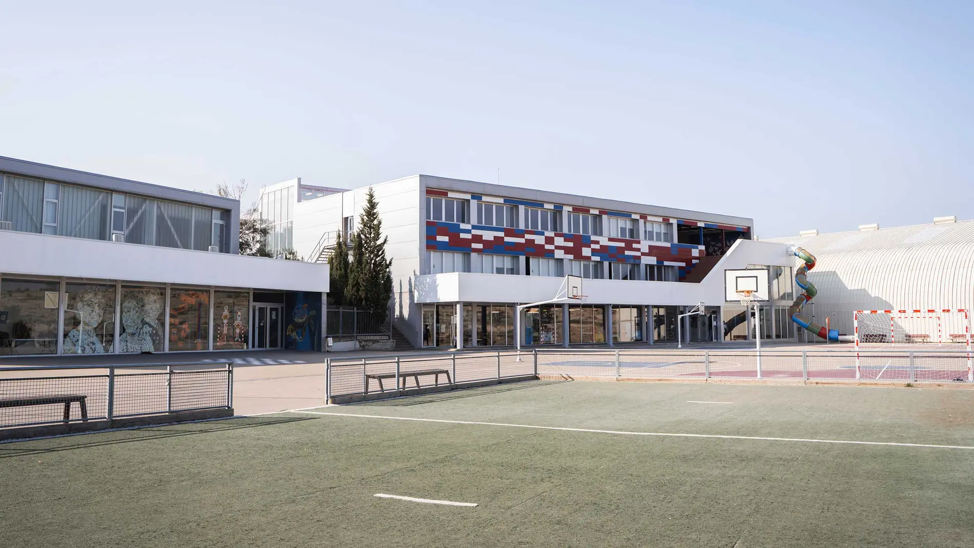 Edificios de primaria, secundaria y Bachillerato Internacional