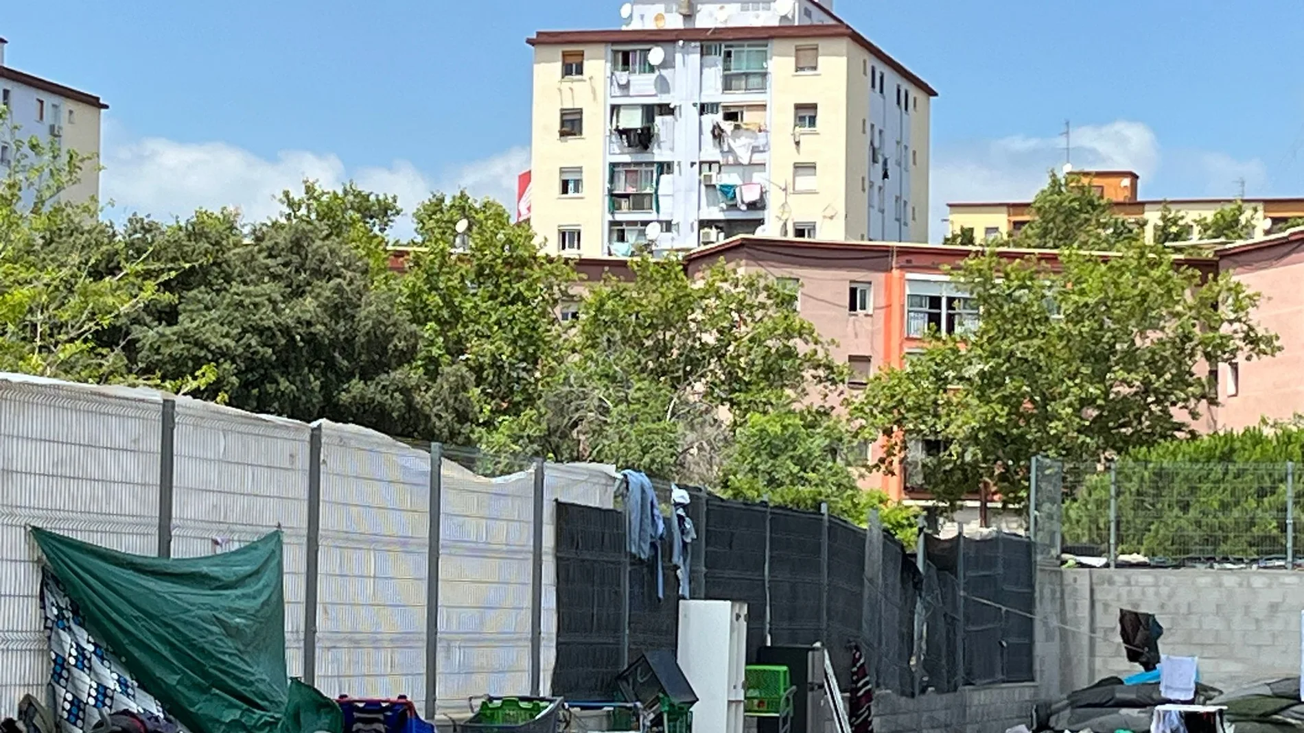 El Instituto B9 de Badalona, ahora un foco de suciedad y conflictos