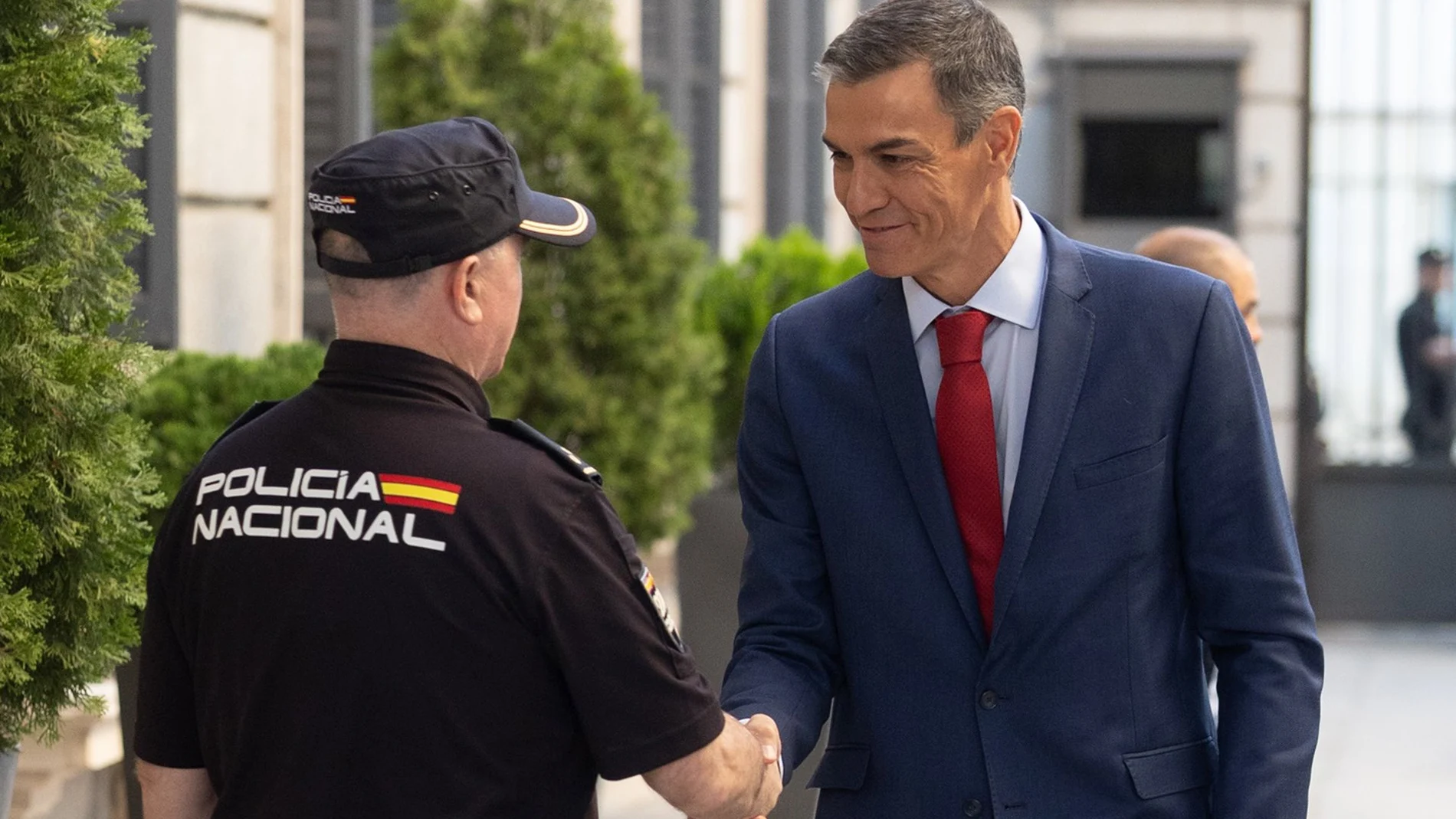 Pedro Sánchez felicita a la Policía Nacional por ser el "orgullo de un país" y un "ejemplo de una sociedad democrática"