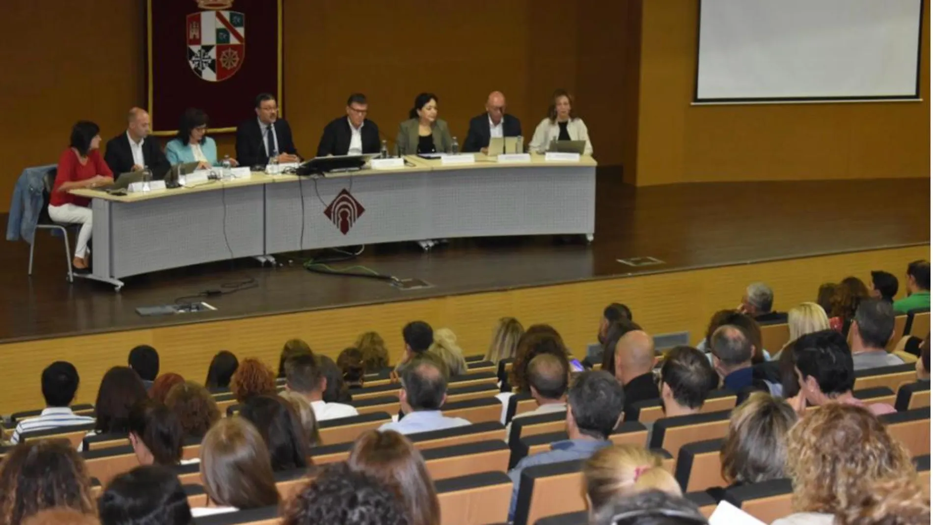 El consejero de Educación, Amador Pastor, en la reunión con los directores y directoras de los centros educativos de la provincia
