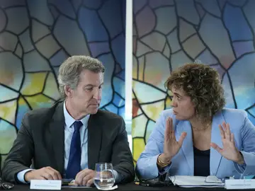 El presidente del PP, Alberto Nüñez Feijóo, con la vicepresidenta del Grupo Popular Europeo y secretaria general del PPE, Dolors Montserrat El presidente del PP, Alberto Nüñez Feijóo, con la vicepresidenta del Grupo Popular Europeo y secretaria general del PPE, Dolors Montserrat DAVID ZORRAKINO - EUROPA PRESS 02/10/2025