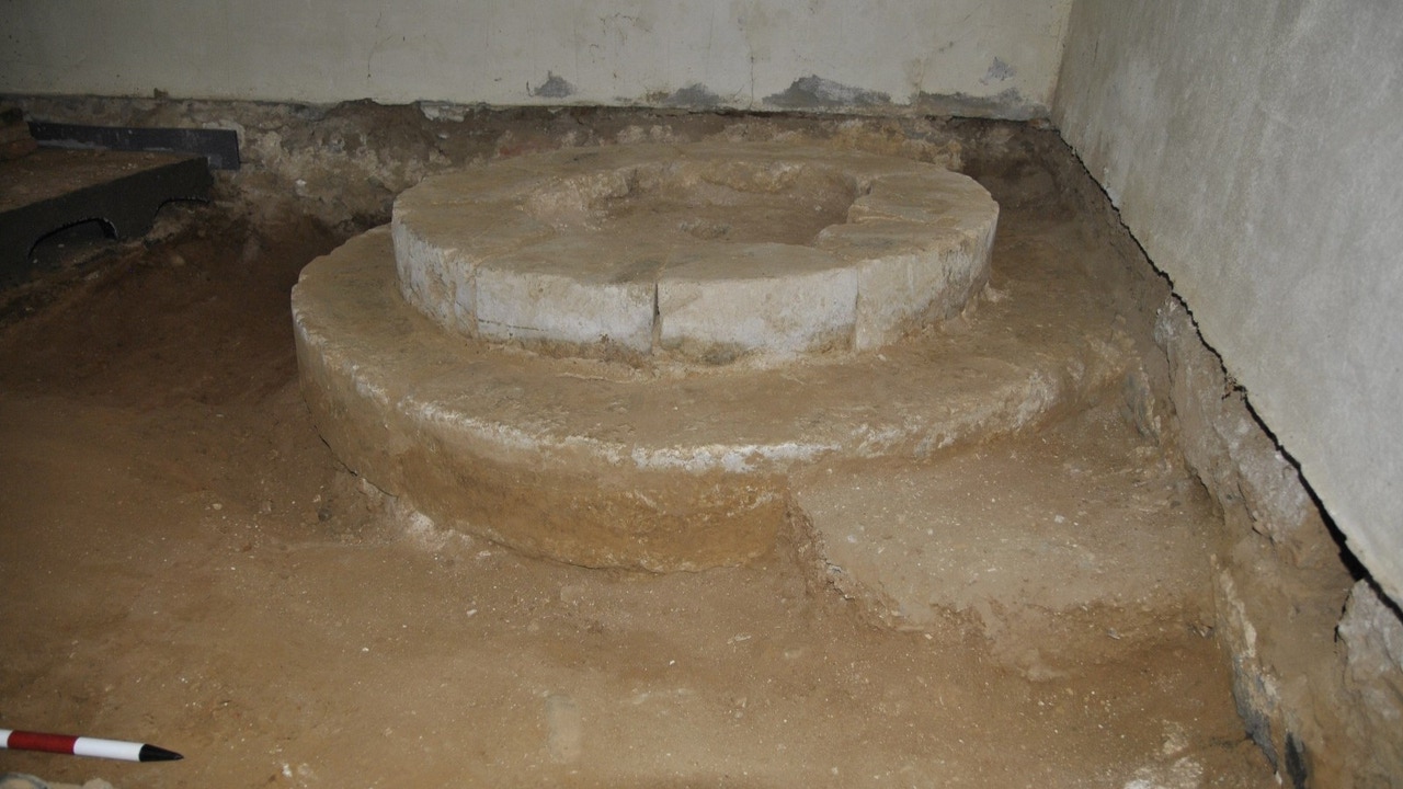 Descubren en Villacil de la Sobarriba (León) una pila bautismal medieval en su iglesia parroquial