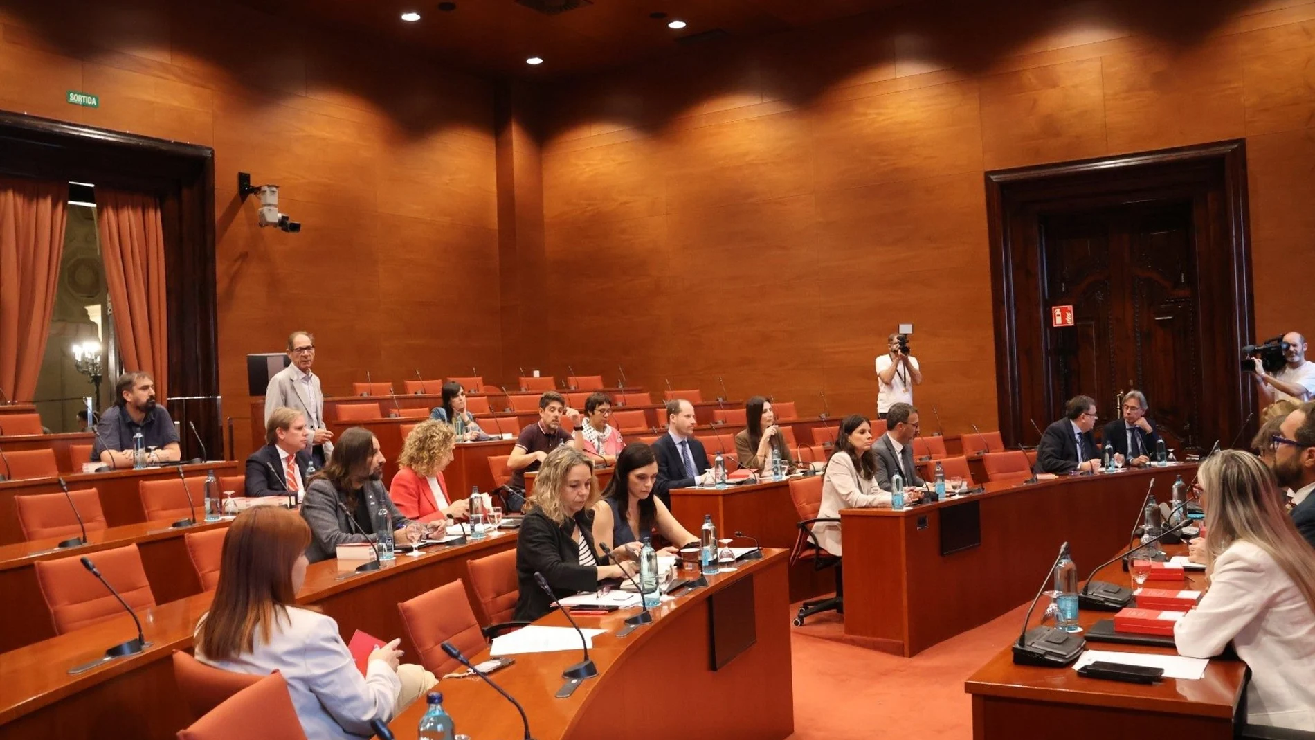 AM.-Parlament catalán desconvoca el pleno por la interceptación de la flotilla y se retomará con el Debate de Política