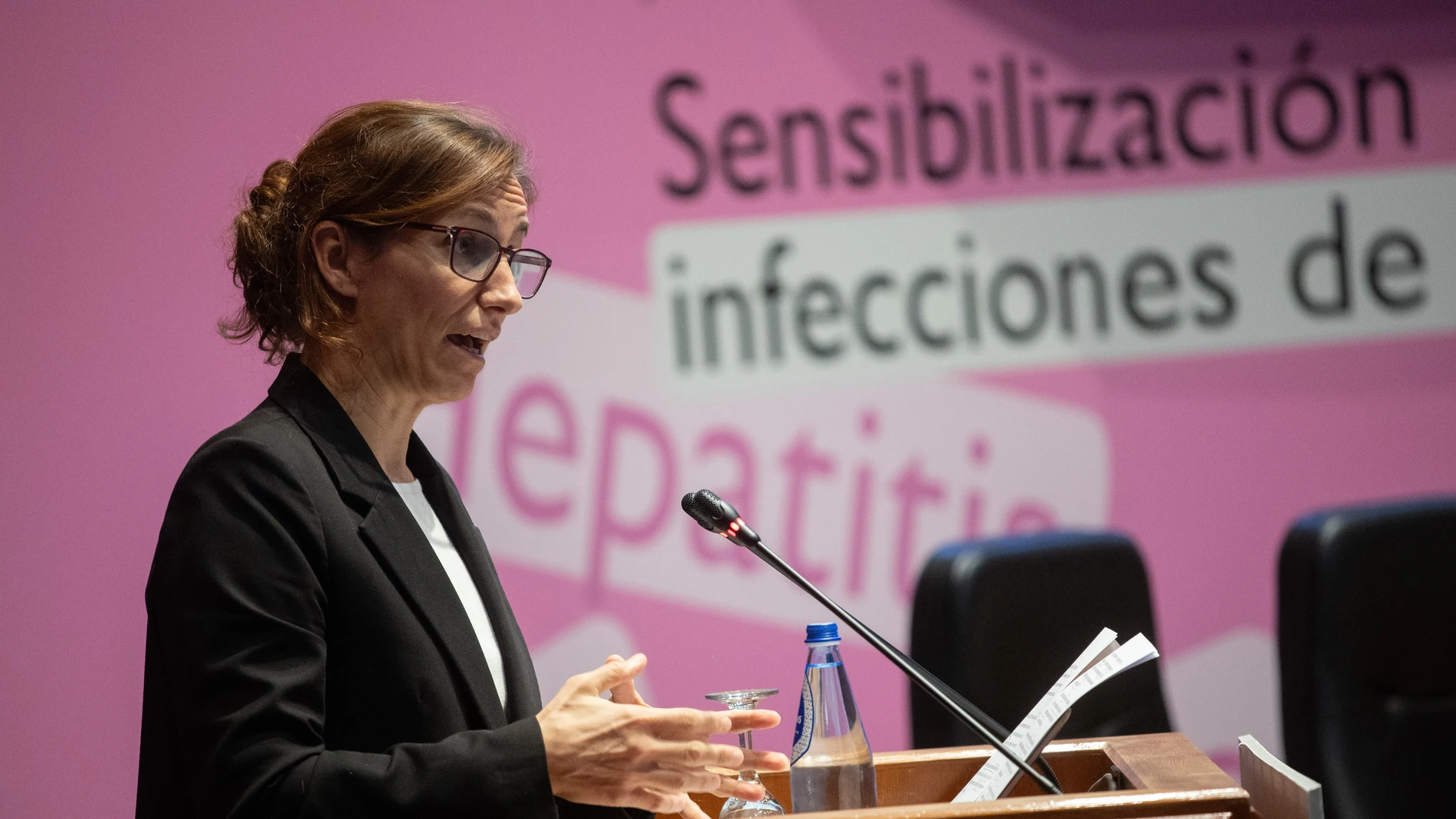 La ministra de Sanidad, Mónica García, presenta la Jornada de sensibilización sobre las infecciones de transmisión sexual, en la sede del Ministerio, a 2 de octubre de 2025, en Madrid (España). El evento está orientado a informar y sensibilizar sobre la importancia de la prevención, el diagnóstico precoz y el abordaje integral de las ITS en España, en un contexto de incremento en los casos y de tendencia al alza especialmente entre los jóvenes y colectivos vulnerables.02 OCTUBRE 2025;TRANSM...