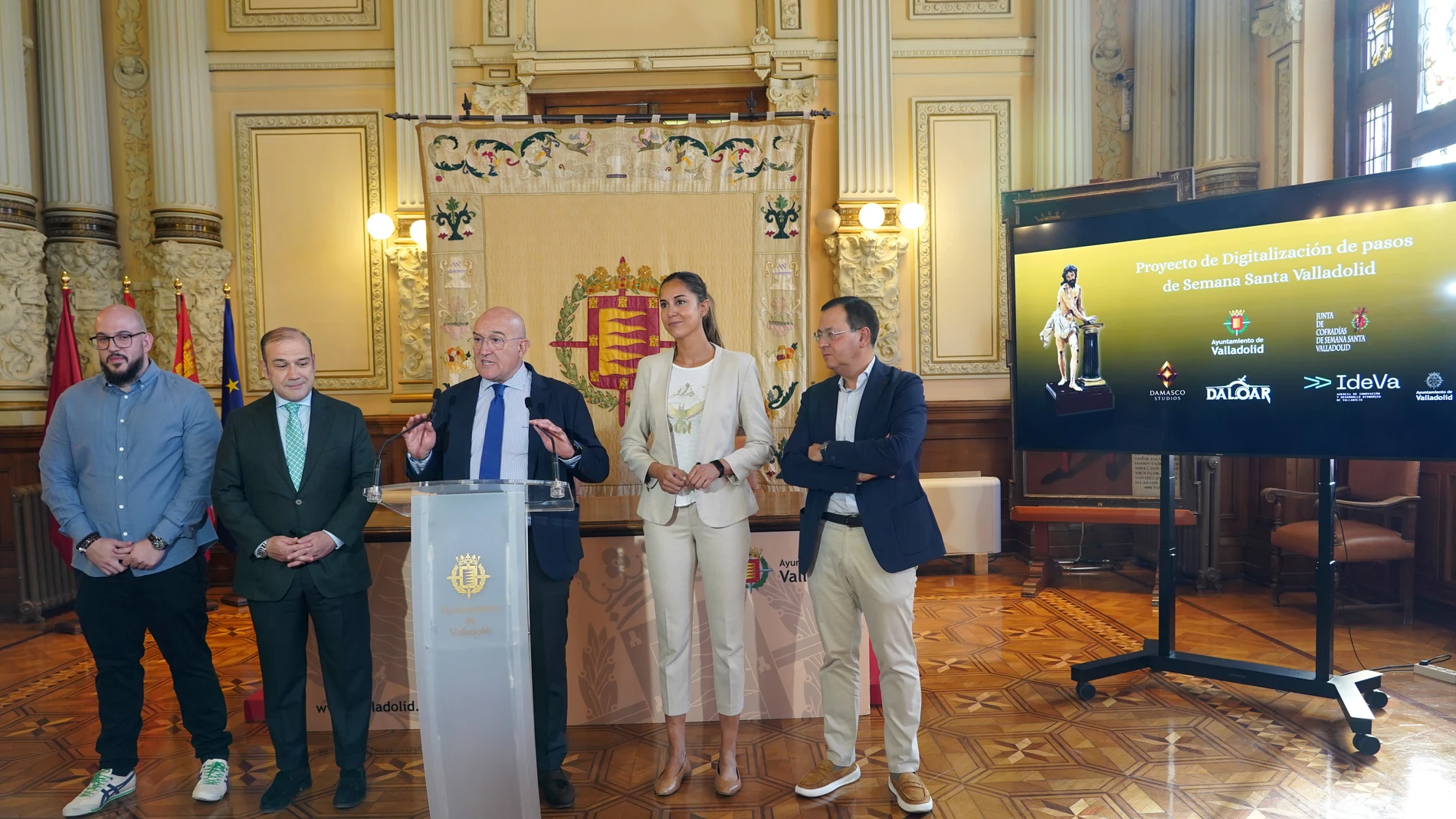 El alcalde de Valladolid, Jesús Julio Carnero, Blanca Jiménez, Ricardo Rapado, David Lorenzo y Fernando Rubio, presentan la pionera iniciativa
