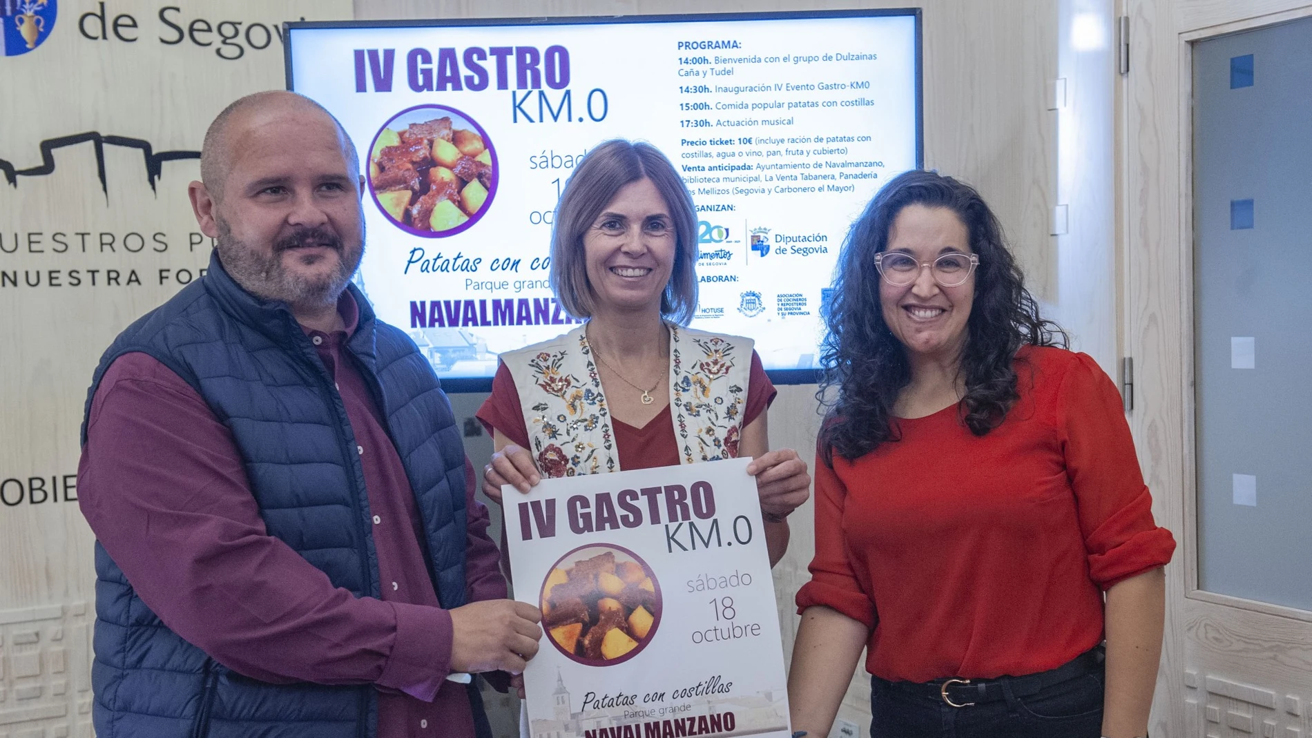 La diputada de Promoción Provincial y Desarrollo Rural Sostenible, Magdalena Rodríguez, presenta el evento junto al alcalde de Navalmanzano, Pablo Ángel Torrego
