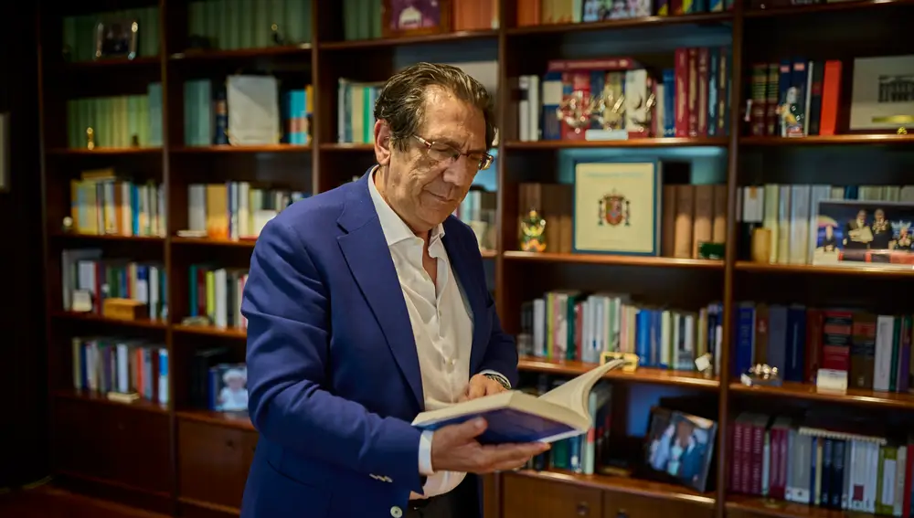 Entrevista con Enrique Arnaldo, magistrado del Tribunal Constitucional que presenta su obra “El deporte en la