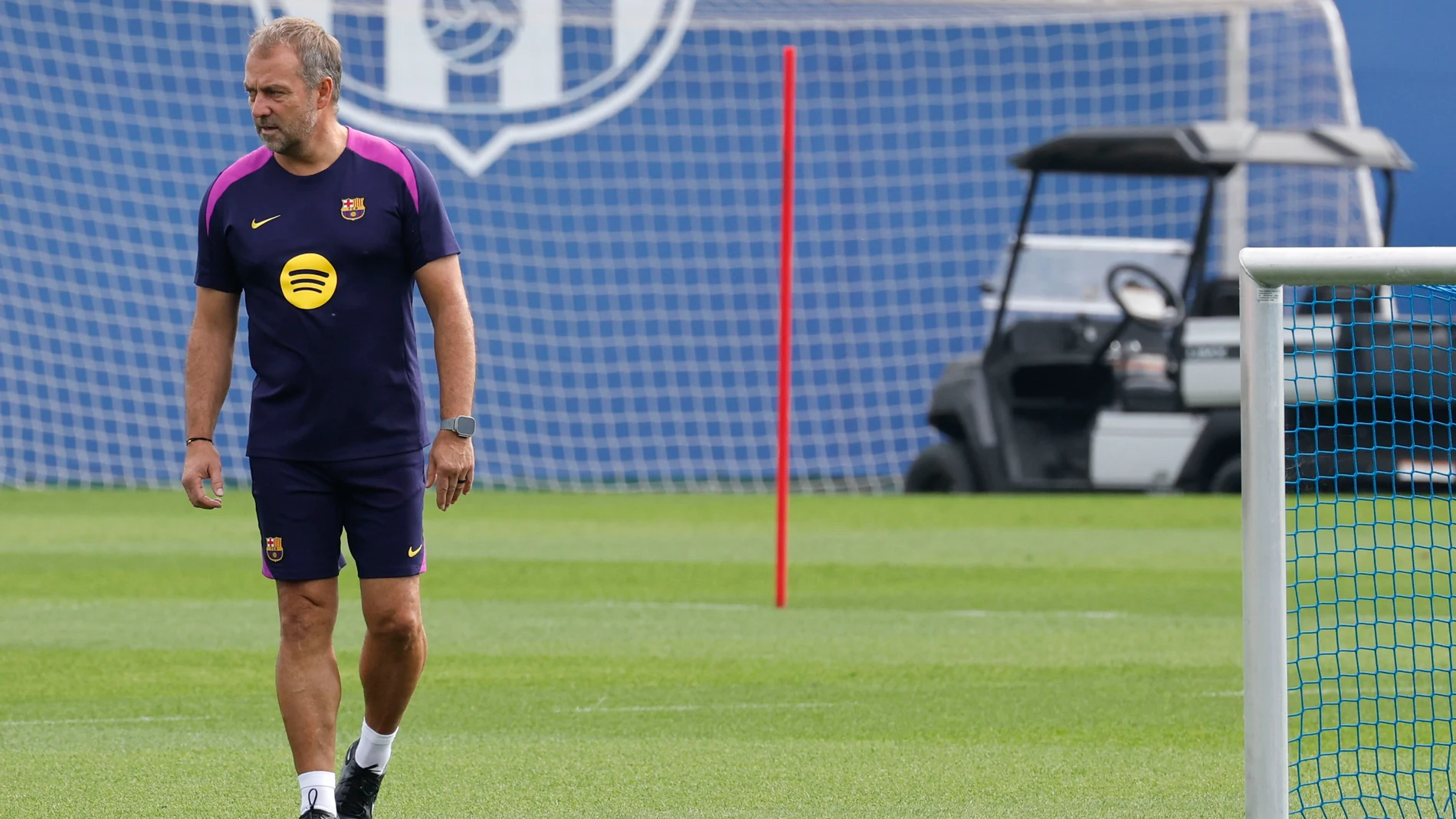 Hansi Flick, en el último entrenamiento del Barça