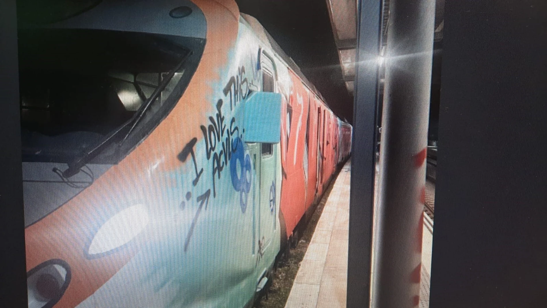Tren de la R3 de Rodalies REMITIDA / HANDOUT por RENFE Fotografía remitida a medios de comunicación exclusivamente para ilustrar la noticia a la que hace referencia la imagen, y citando la procedencia de la imagen en la firma 04/10/2025