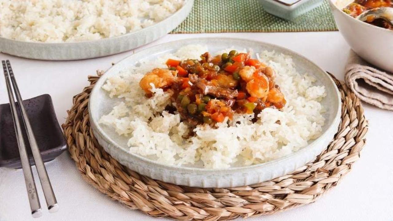 El secreto de los que siempre clavan el arroz (sin esfuerzo y sin manchar la cocina) ahora cuesta mucho menos