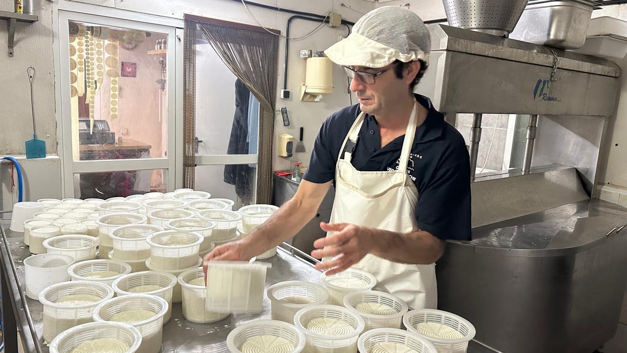 La joya láctea de Madrid: el queso «Perla» de Granja Vega Alberche