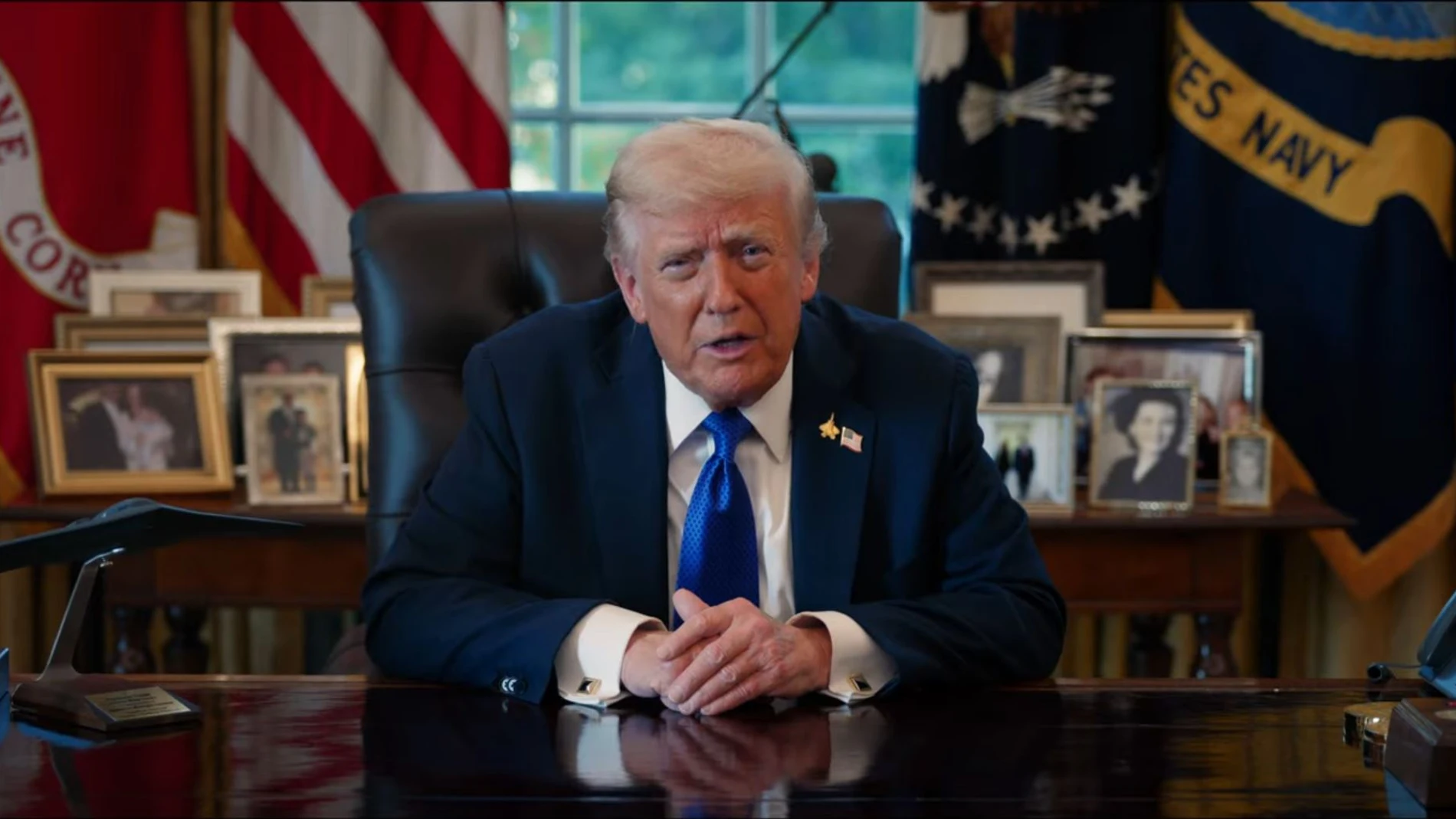 AME4852. WASHINGTON (ESTADOS UNIDOS), 03/10/2025.- Captura de un video de la cuenta oficial en YouTube @WhiteHouse de la Casa Blanca que muestra al Presidente de Estados Unidos, Donald Trump, hablando este viernes en Washington (Estados Unidos). Trump celebró un posible acuerdo de alto al fuego entre Israel y Hamás, luego de que el grupo islamista palestino accediera a liberar a todos los rehenes israelíes bajo los términos expresados por el mandatario estadounidense, y agradeció el apoyo int...