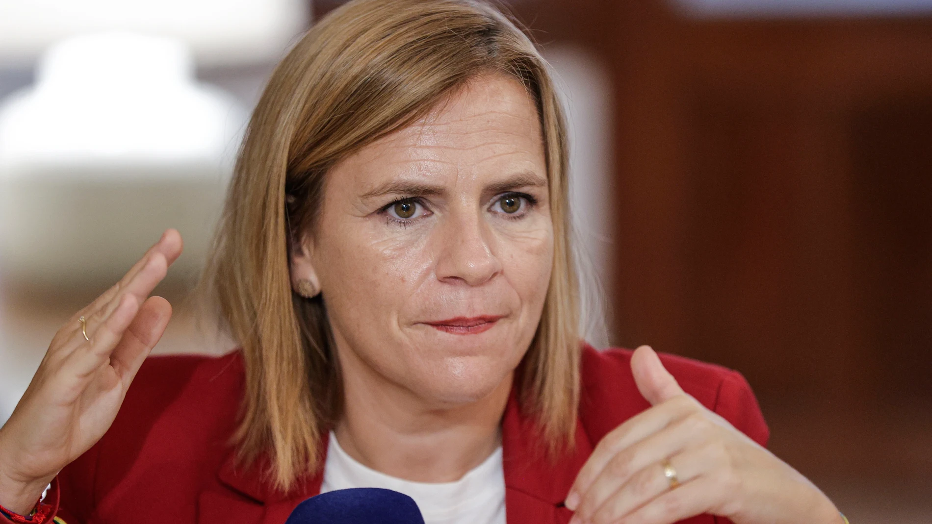 GRAFCVA9551. VALÈNCIA, 04/10/2025.- La secretaria general del PSPV-PSOE de la ciudad de València, Pilar Bernabé, repasa, en una entrevista con la Agencia EFE, la gestión de la alcaldesa María José Catalá, se refiere a sus aspiraciones políticas y se pronuncia sobre su relación con la secretaria general del PSPV-PSOE, la ministra Diana Morant. EFE/Manuel Bruque