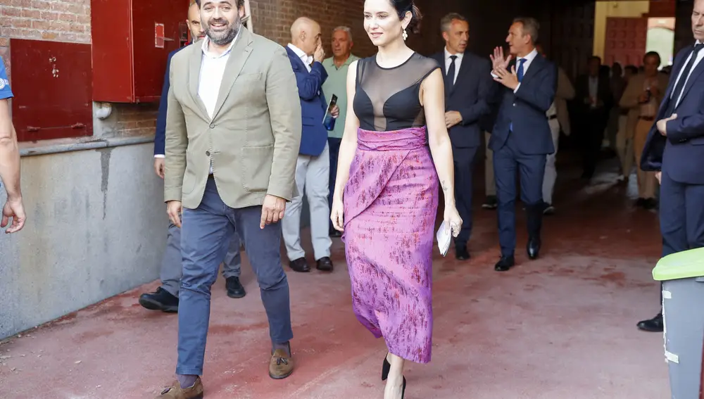 El look de Isabel Díaz Ayuso en Las Ventas.