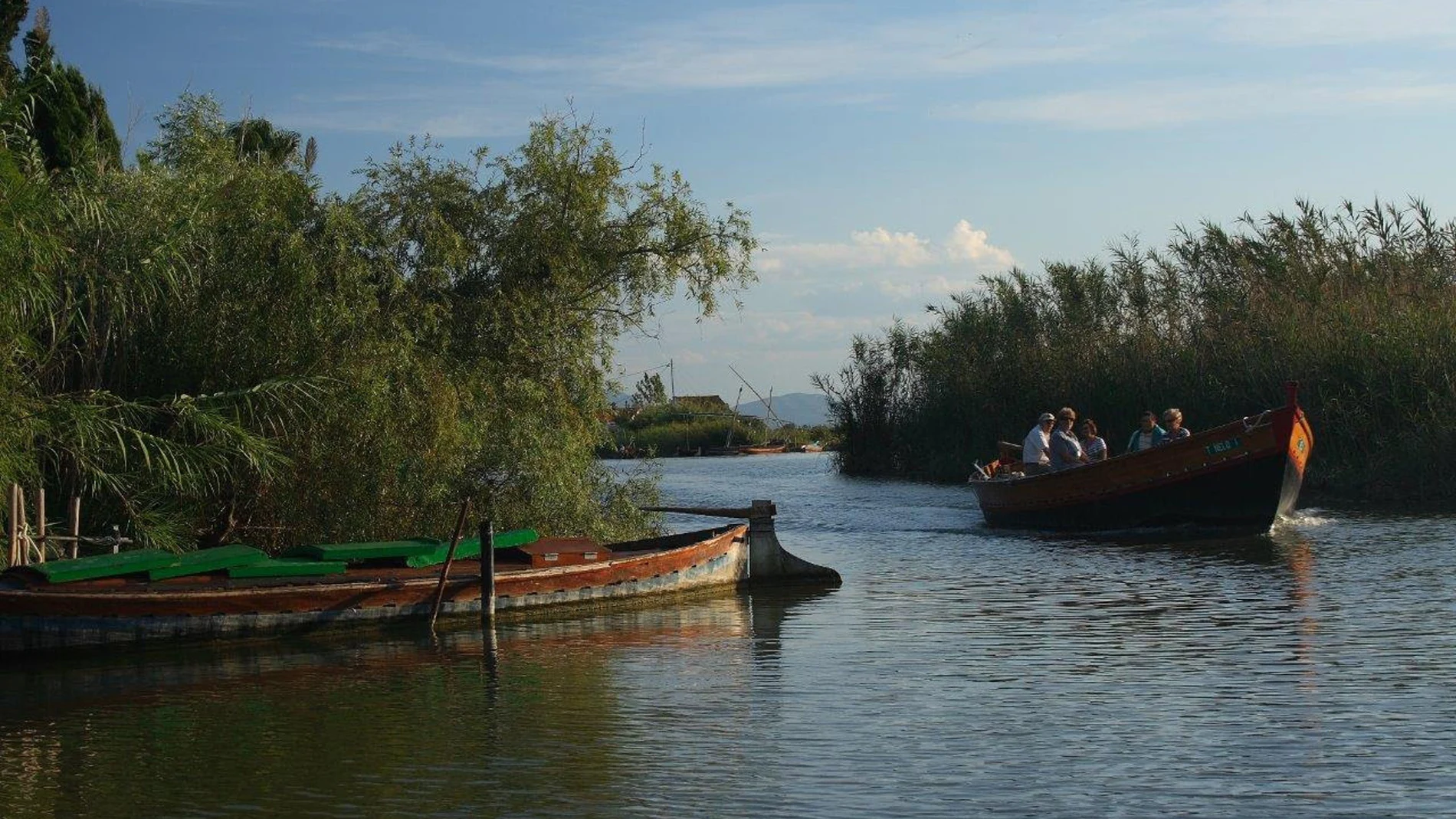 Sucesos.- Un pescador sufre quemaduras tras tocar con la caña un cable de alta tensión en l'Albufera (Valencia)