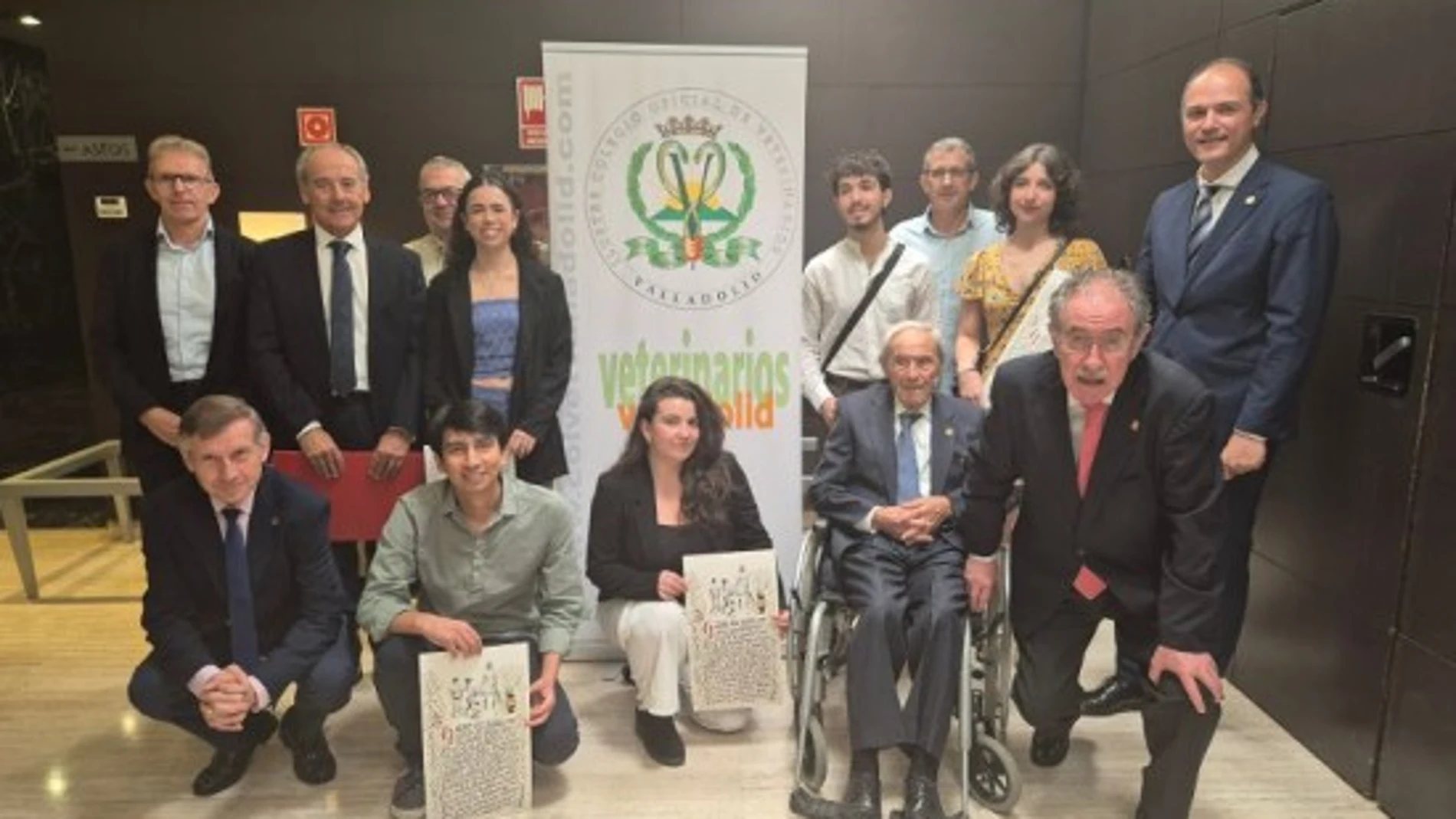 El veterinario Sócrates Merino recibe el homenaje de sus compañeros de Valladolid al cumplir cien años