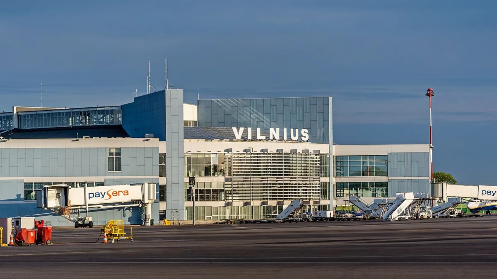 La actividad en el aeropuerto de la capital de Lituania vuelve a la normalidad tras haber detectado "objetos voladores" sospechosos en su espacio aéreo