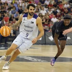 Ricky Rubio escapa de la defensa de Speight