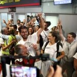 Spanish activists (white shirts) who were sailing aboard vessels from the Global Sumud Flotilla celebrate as they arrive at Madrid-Barajas Airport on October 5, 2025, after Israel stopped the Gaza-bound aid flotilla and detained hundreds of people. Spain said 21 of 49 citizens detained on a Gaza aid flotilla were due to leave Israel for home on October 5, 2025. 