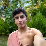Marc Márquez, con el brazo en cabestrillo