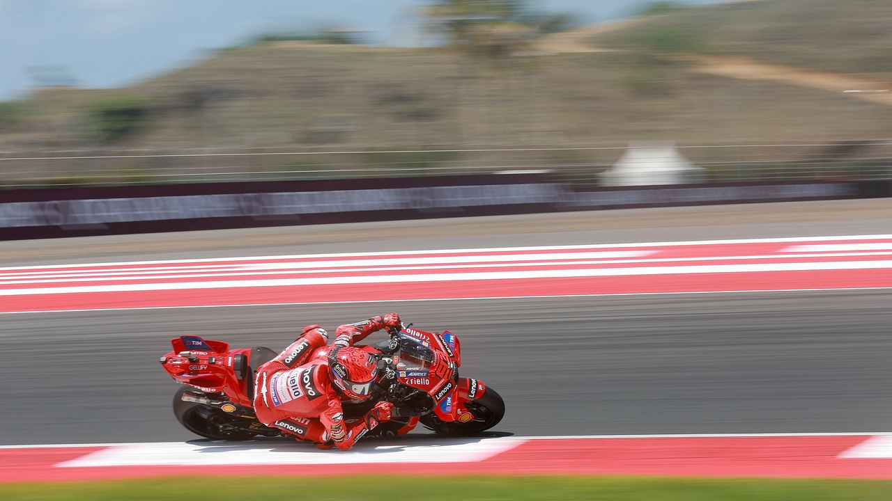 Así ha sido la caída de Marc Márquez en Indonesia. Se duele del brazo derecho