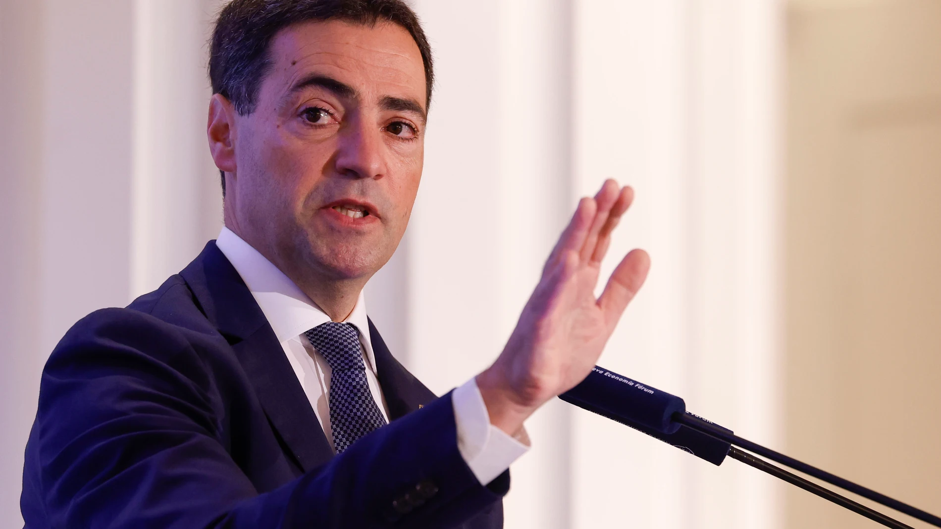 MADRID, 08/10/2025.- El lehendakari, Imanol Pradales, durante su intervención en un desayuno informativo organizado por Nueva Economía Fórum este miércoles en Madrid EFE/ Javier Lizon