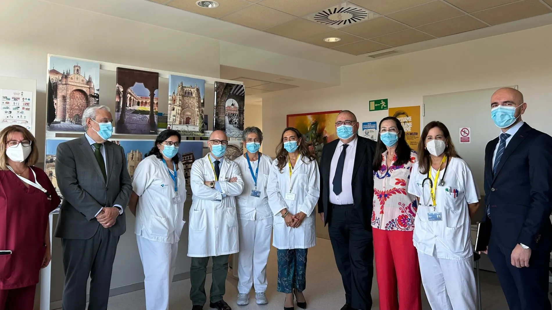 El consejero Alejandro Vázquez durante su visita al Complejo Asistencial Universitario de Salamanca