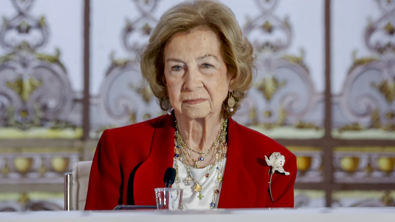 La Reina Sofía despide a su tercera hermana, Tatiana Radziwill, en París