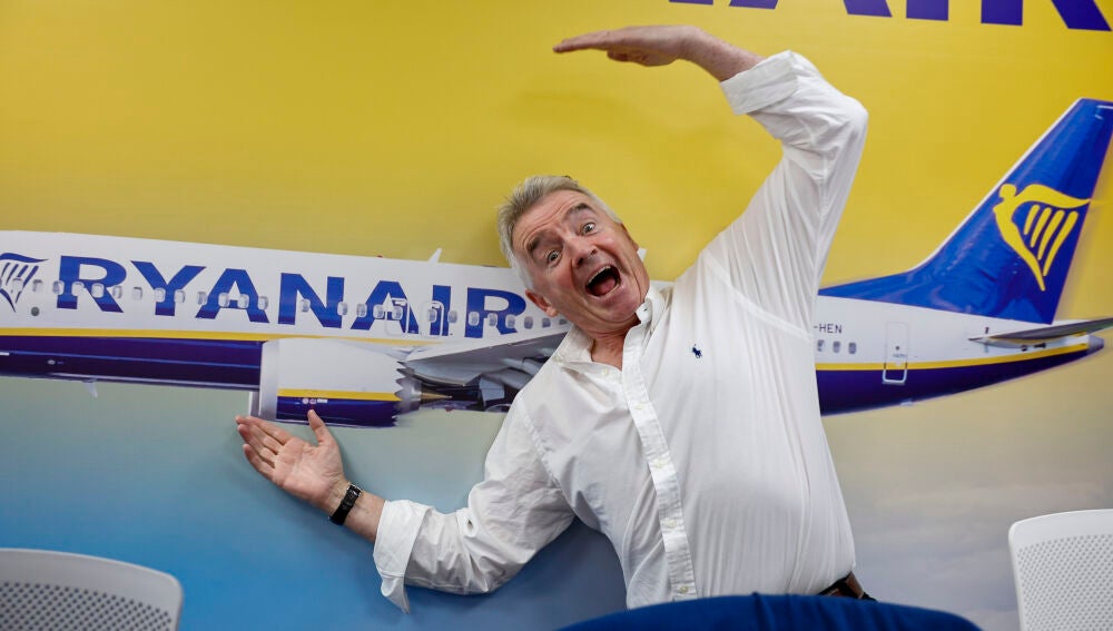 Rueda de prensa con el consejeros delegado de Ryanair Group, Michael O'Leary, y la responsable de Comunicación y portavoz de Ryanair en España, Alejandra Ruiz