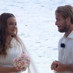 Marta Peñate justo antes de dar el sí quiero a Tony Spina en las playas de Honduras