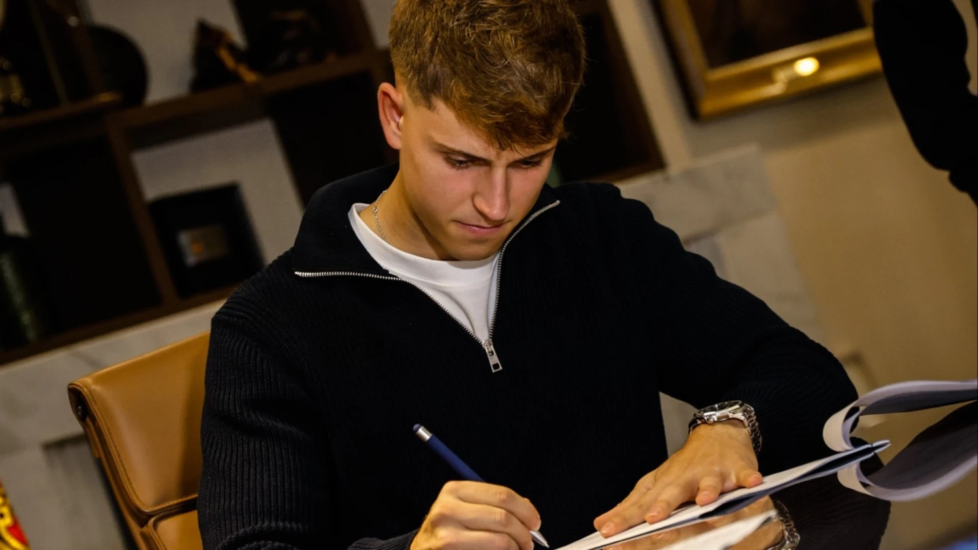 Iñaki Rupérez firma con la Real Sociedad