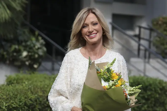 Susanna Griso deslumbra con el top que podría llevar hasta una novia moderna (y que anticipa su boda de verano) Susanna Griso deslumbra con el top que podría llevar hasta una novia moderna (y que anticipa su boda de verano)