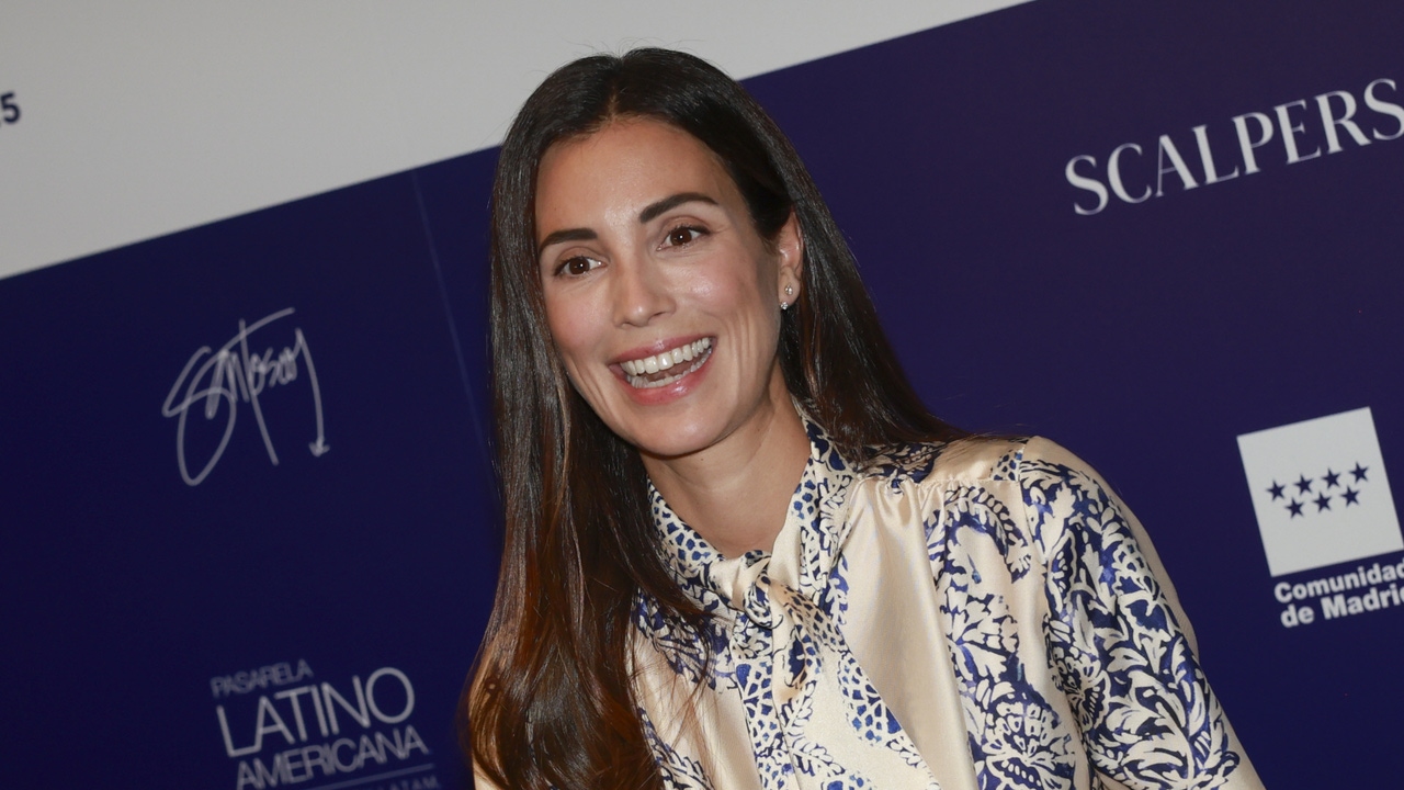 Sassa de Osma deslumbra en la noche de Madrid con el vestido estampado más elegante del otoño