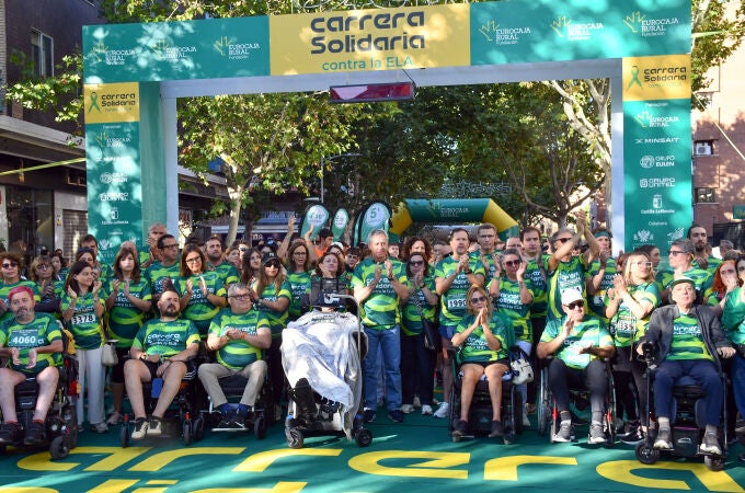 Foto de familia en la carrera solidaria