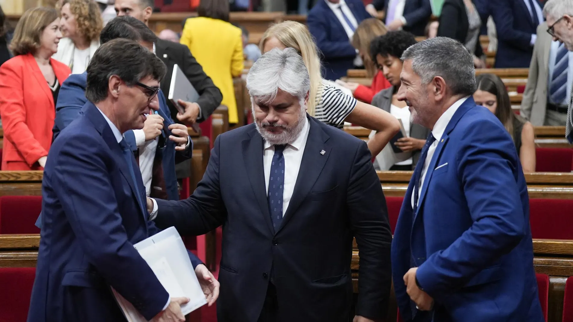 Junts quiere que Illa avale en el Parlament que se aborde un referéndum de autodeterminación con el PSOE en Suiza