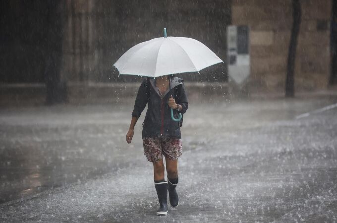 Emergencias emite otro aviso por las intensas lluvias en la Comunidad Valenciana y pide "extremar las precauciones"
