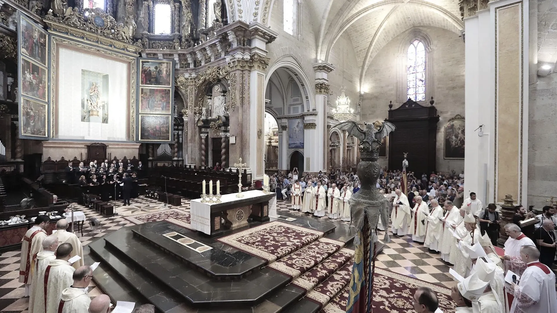 9 d'Oct.- Arzobispado de Valencia mantiene los actos religiosos y el Te Deum en la Catedral pero modifica los horarios